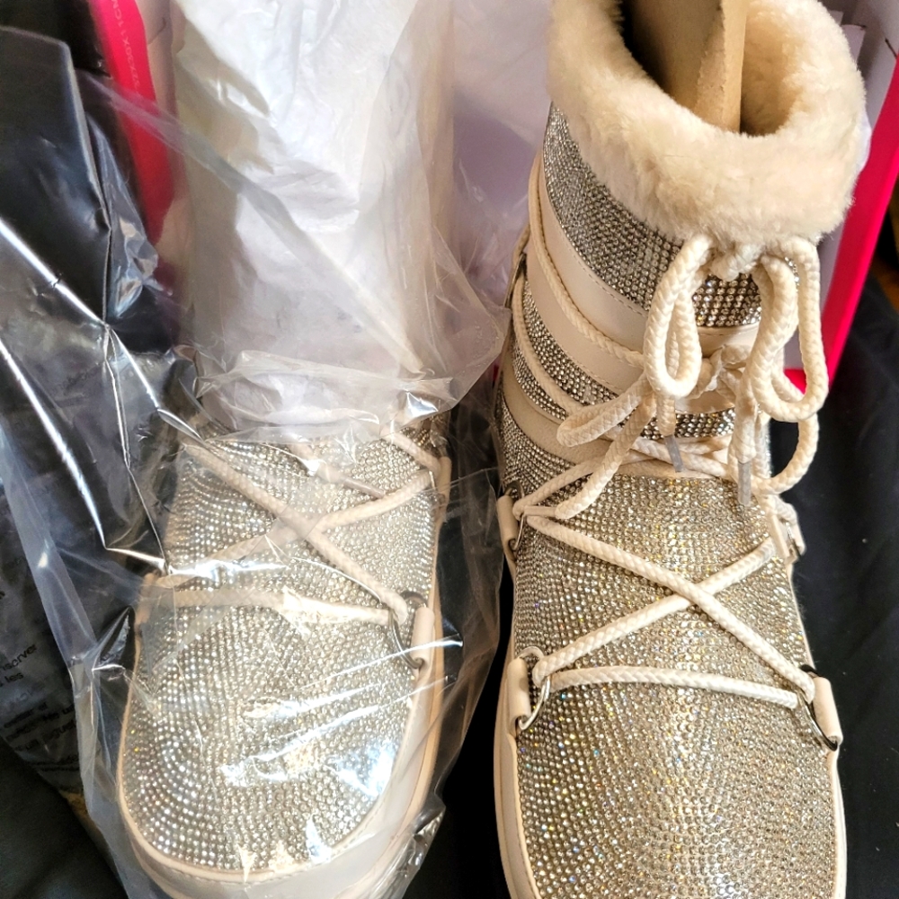 White Diamond 💎 Boots - Picture 7 of 10